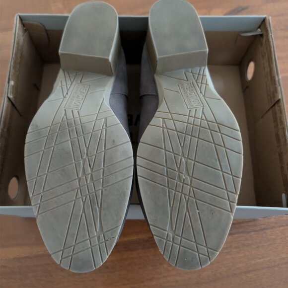 Kenneth Cole Reaction Women's Side Skip Suede - Size 10 - Picture 11 of 11